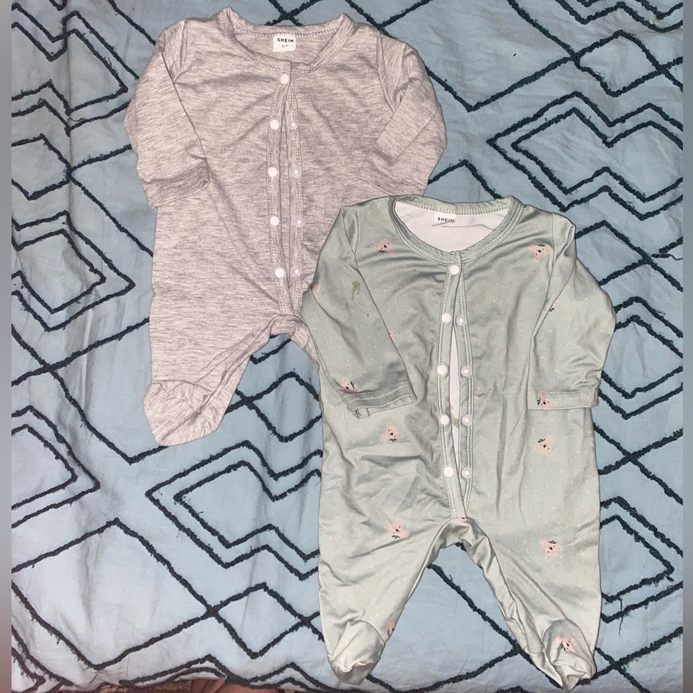 Set of 2 , 0-1 month baby footies